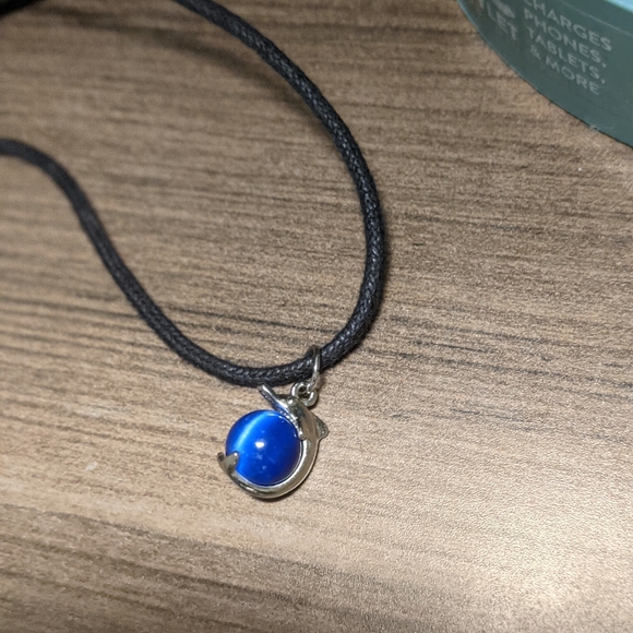 Blue stone wrapped with a dolphin necklace - Picture 5 of 5